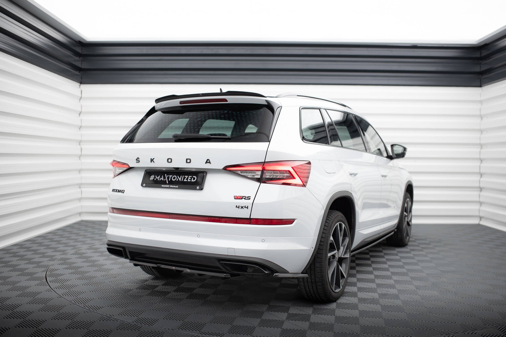 Central Rear Splitter (with vertical bars) Skoda Kodiaq RS