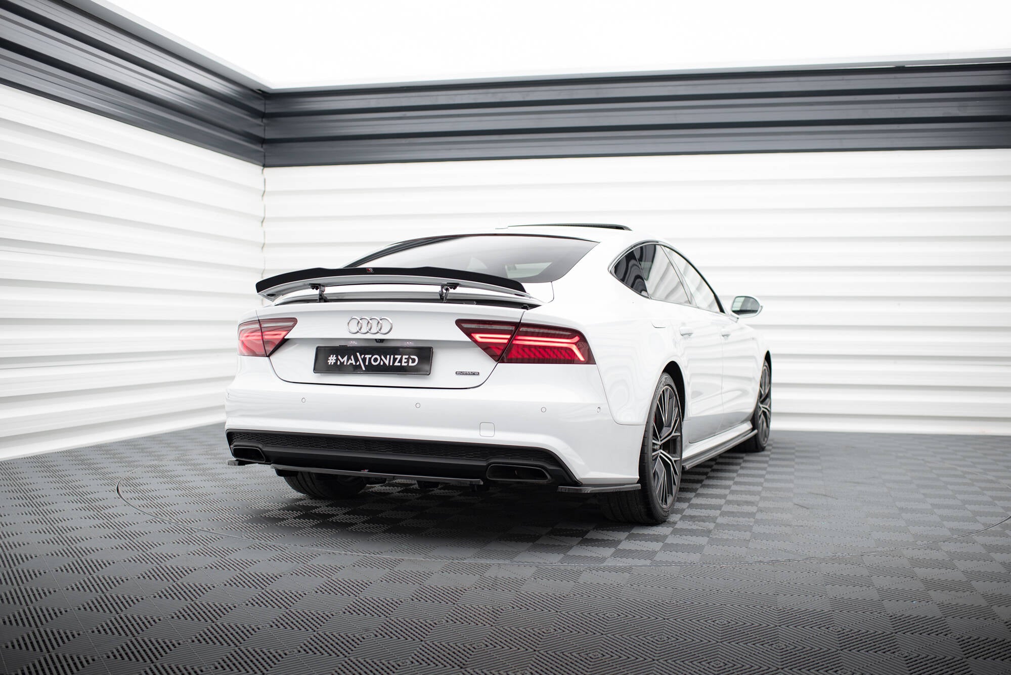 Rear Splitter (with vertical bars) Audi A7 S-Line C7 Facelift