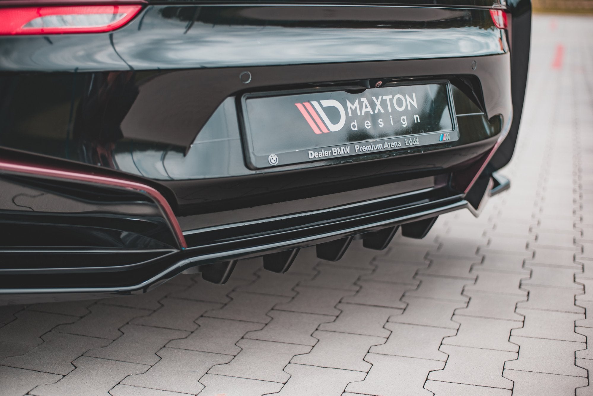 Rear Splitter (with vertical bars) BMW i8