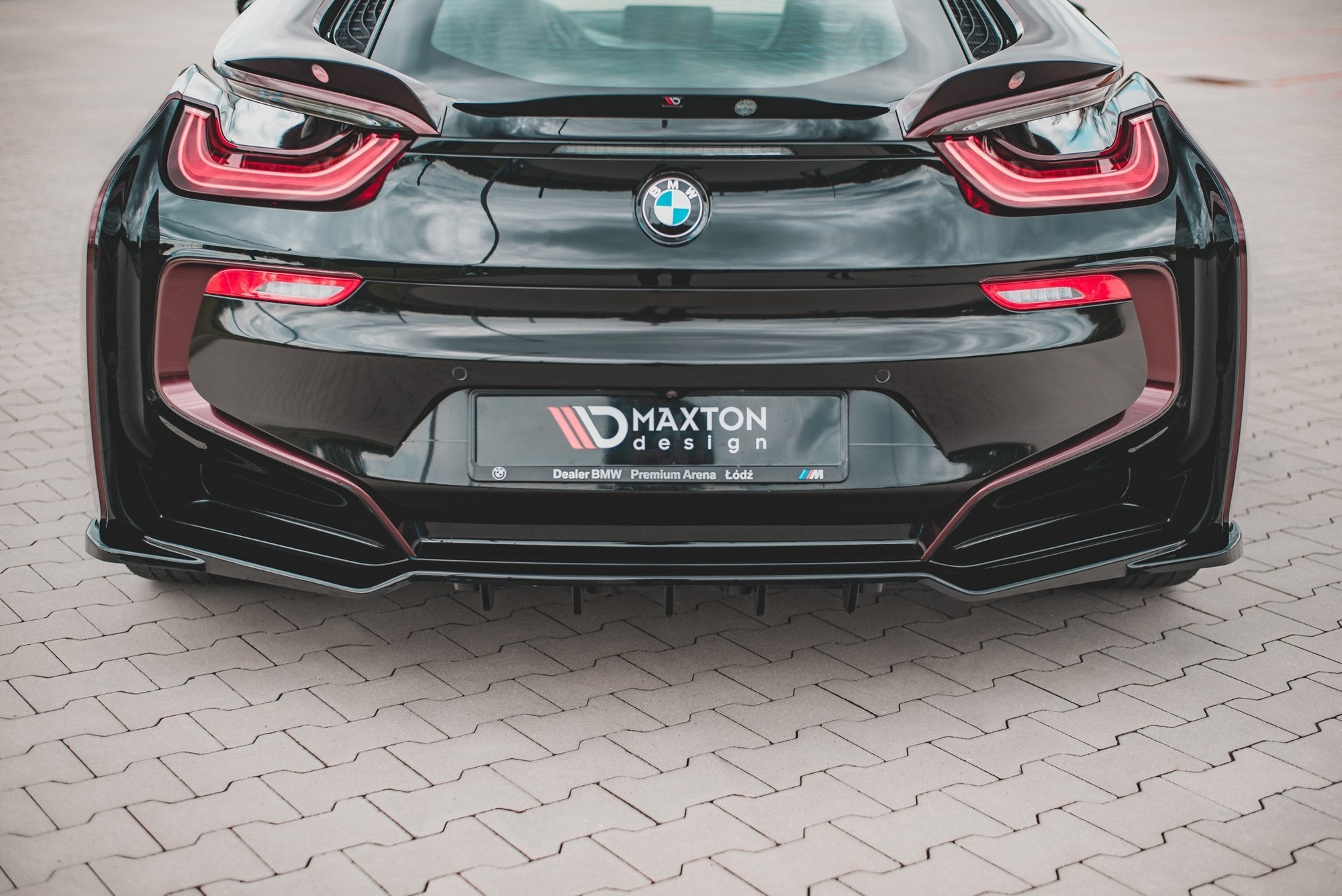 Central Rear Splitter (with vertical bars) BMW i8