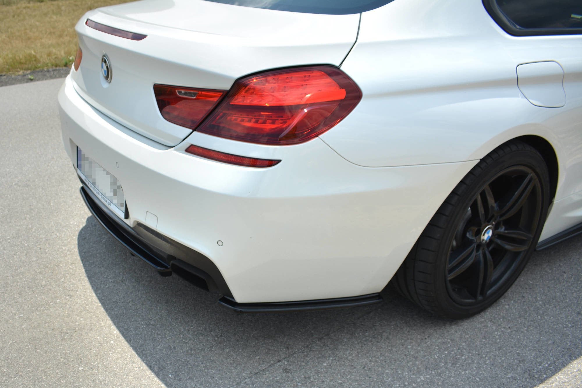 Rear Splitter for BMW 6 Gran Coupé MPACK (with a vertical bar)