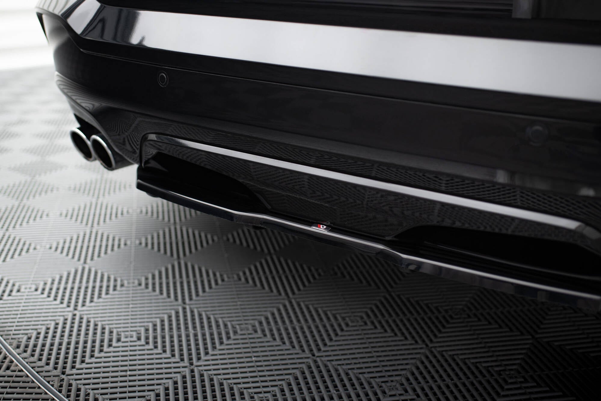 Rear Splitter for BMW X4 M-PACK (with a vertical bar)