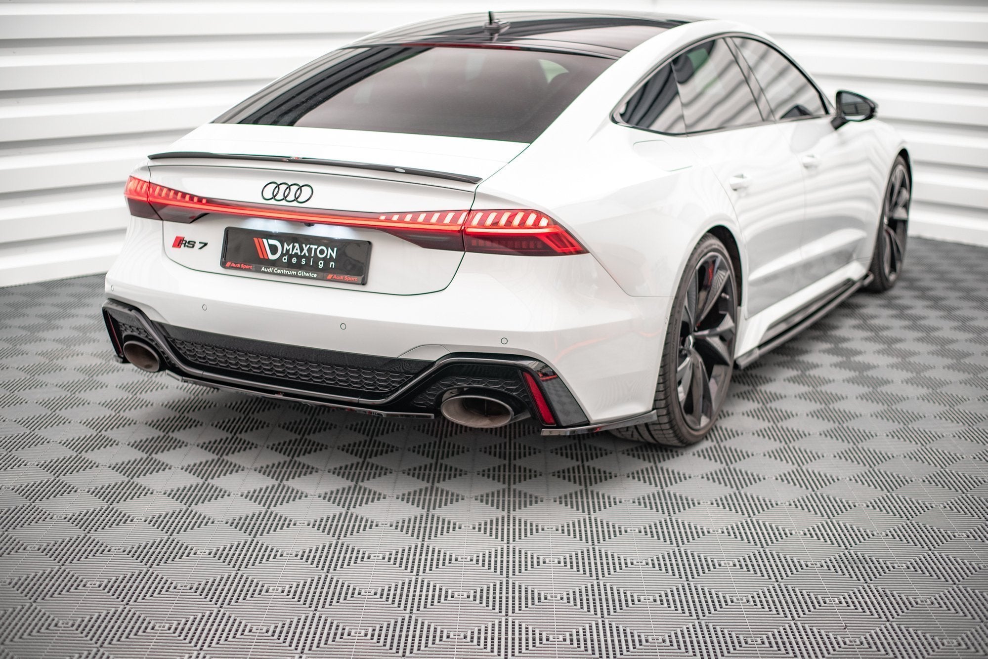 Central Rear Splitter Audi RS6 C8 / RS7 C8