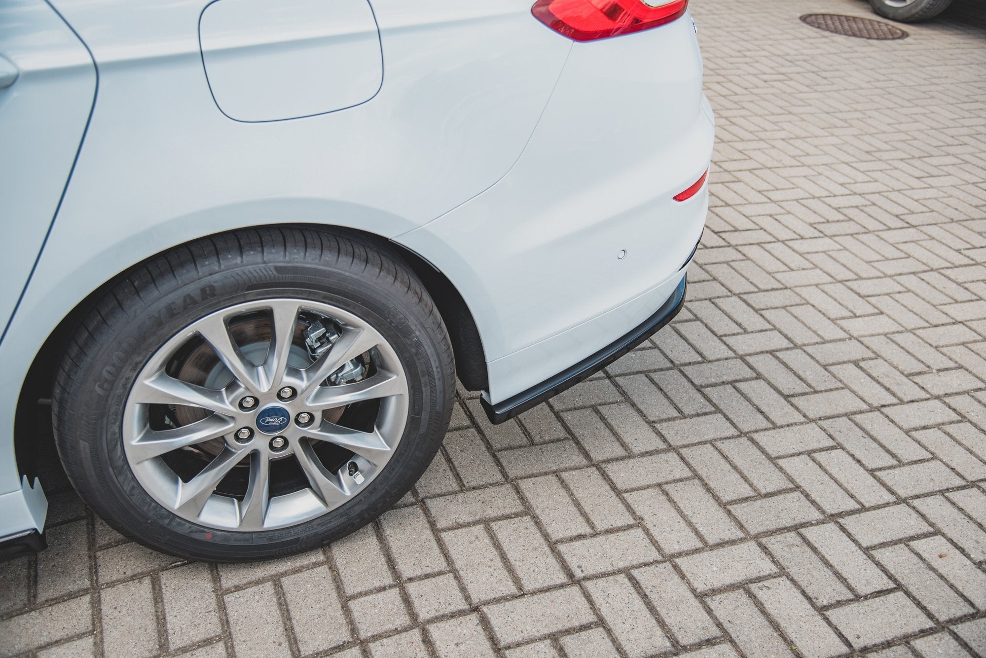 Central Rear Splitter Ford Mondeo Estate Platinium Mk5 Facelift