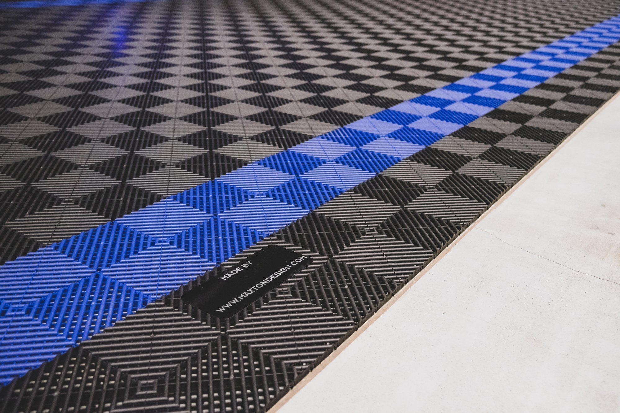 Modular "MAXTON Floor"- Corner Edge Tile (Female Loops)