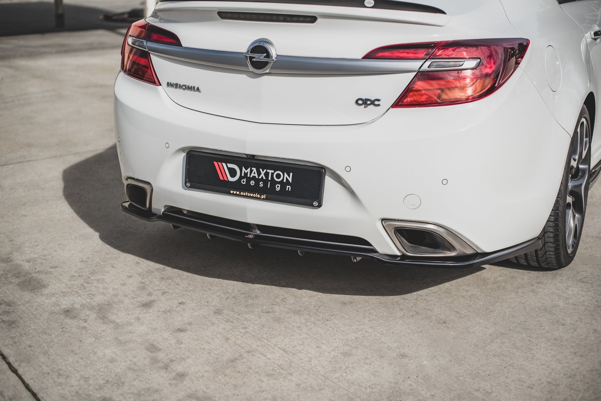 Central Rear Splitter (with vertical bars) Opel Insignia Mk. 1 OPC Facelift