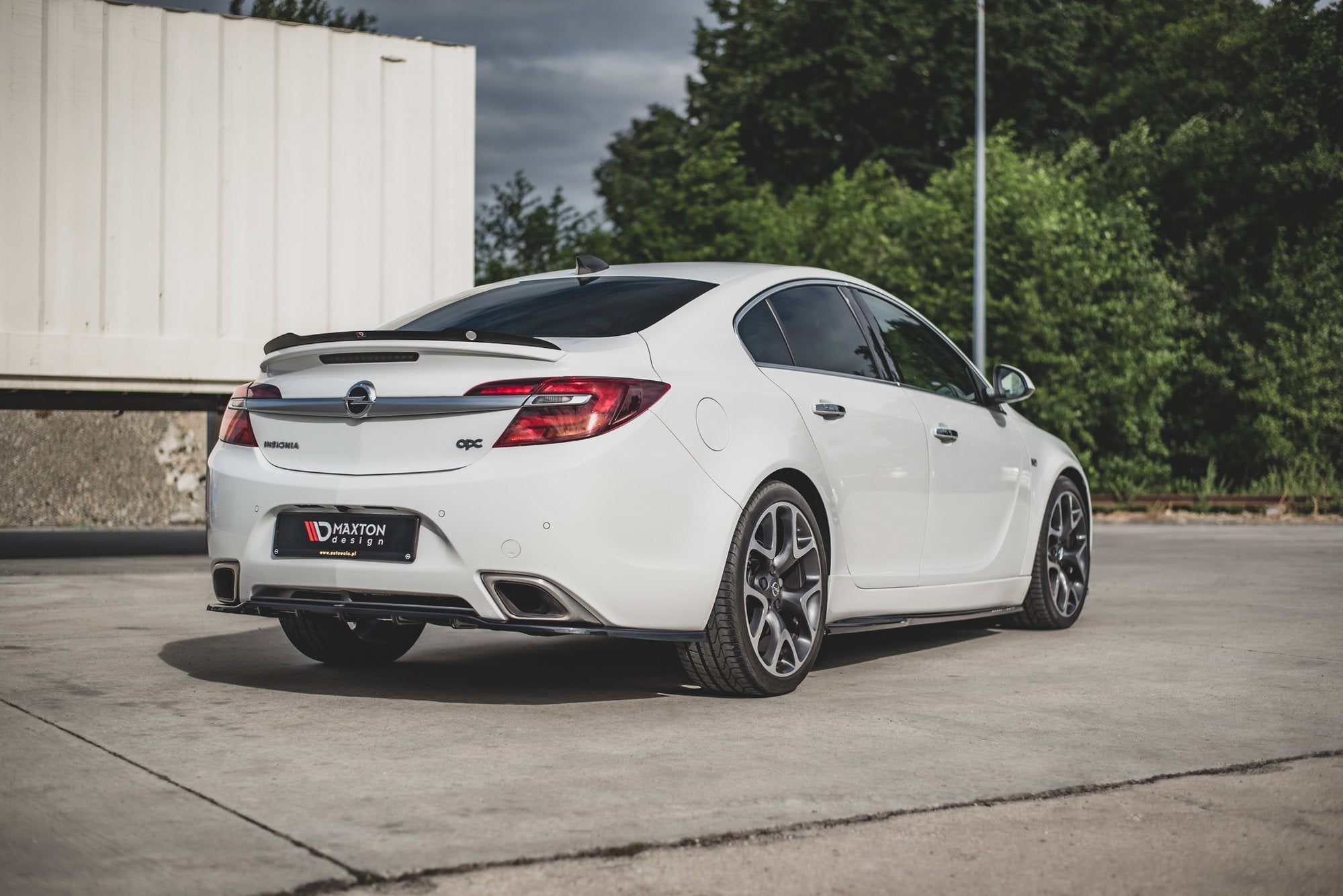 Central Rear Splitter (with vertical bars) Opel Insignia Mk. 1 OPC Facelift