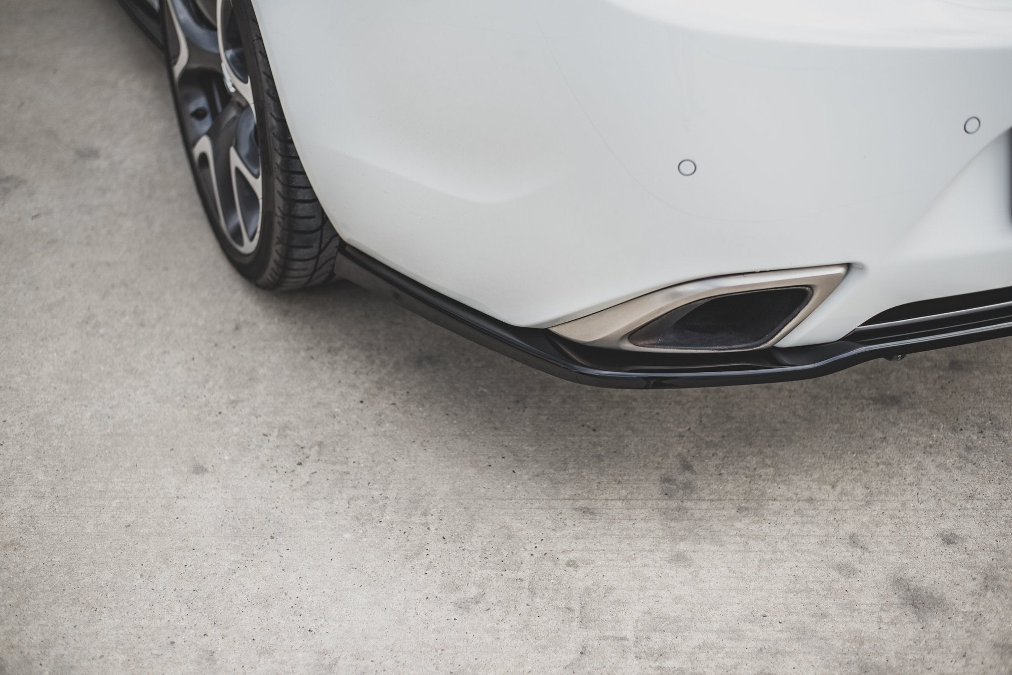 Rear Splitter (with vertical bars) Opel Insignia Mk. 1 OPC Facelift