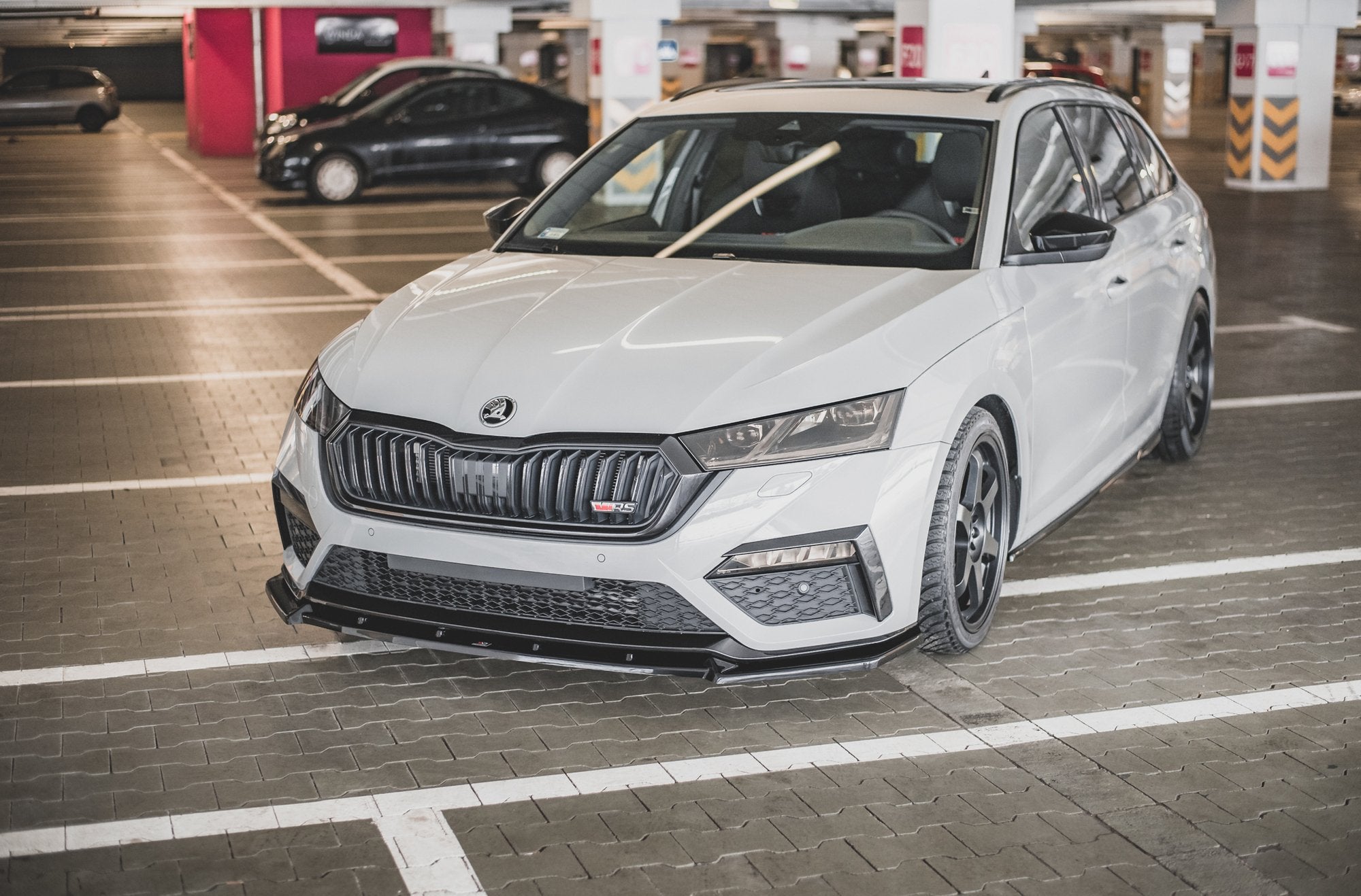 Front Splitter V.1 Skoda Octavia RS Mk4