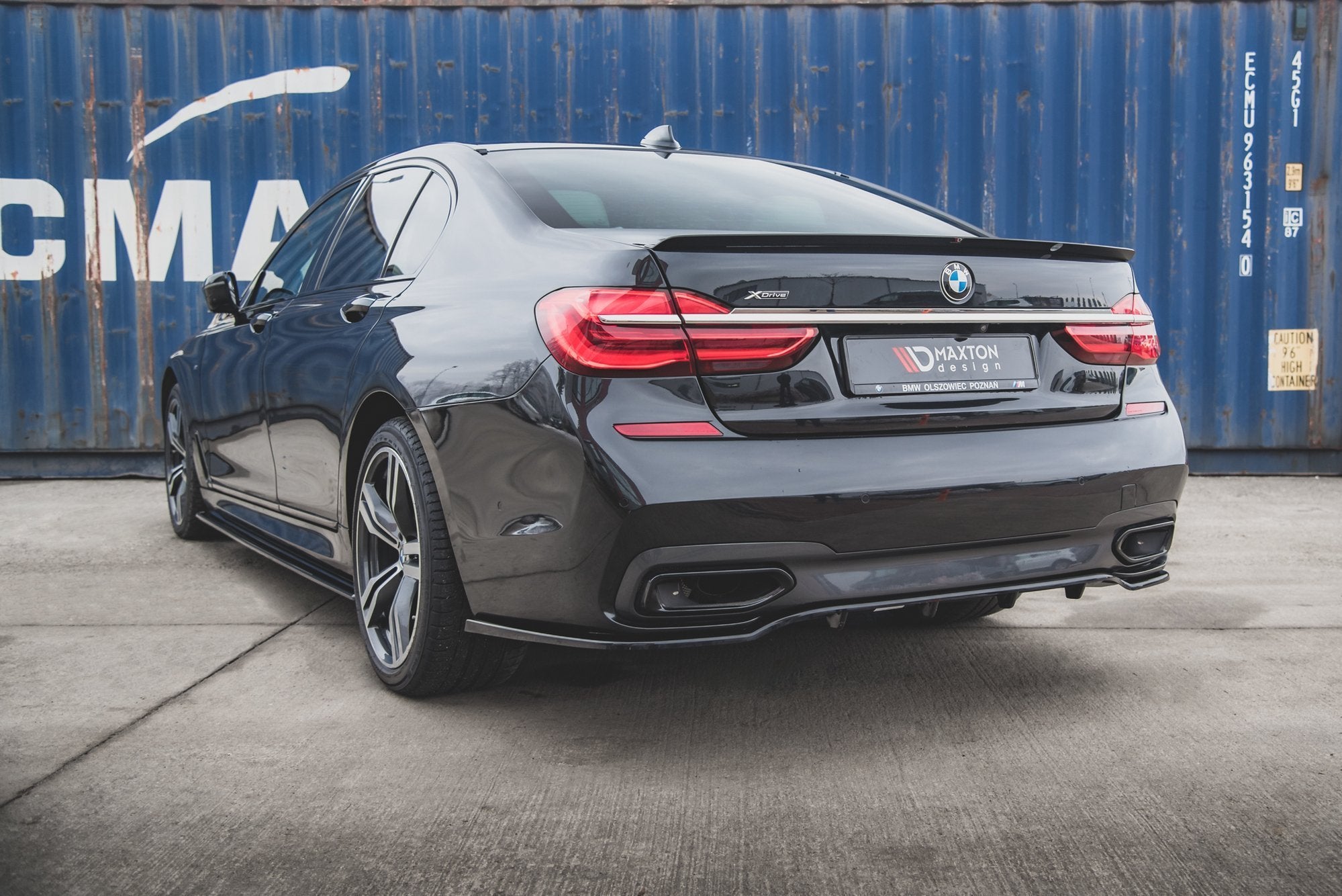 Central Rear Splitter (with vertical bars) for BMW 7 M-Pack G11