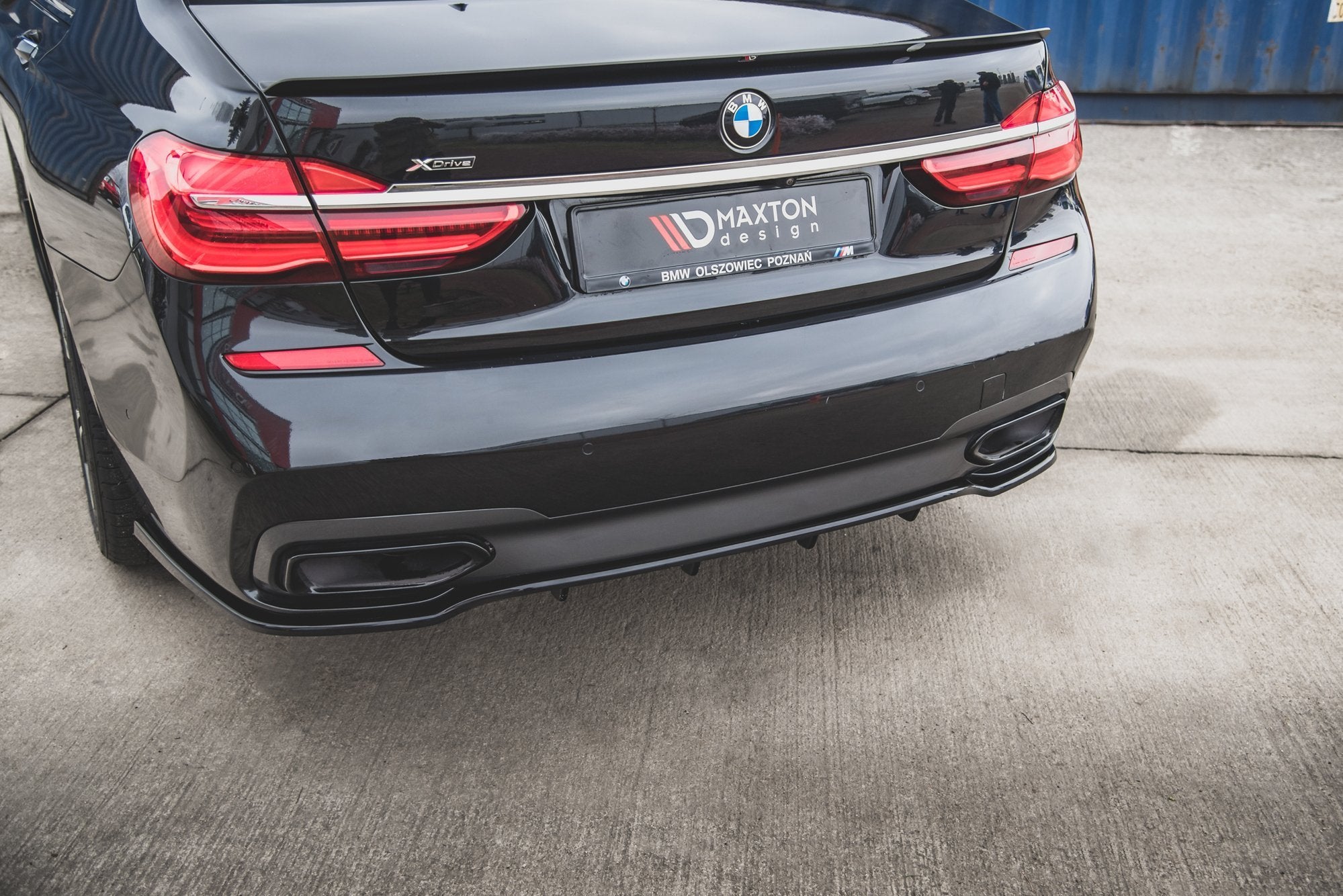 Central Rear Splitter (with vertical bars) for BMW 7 M-Pack G11