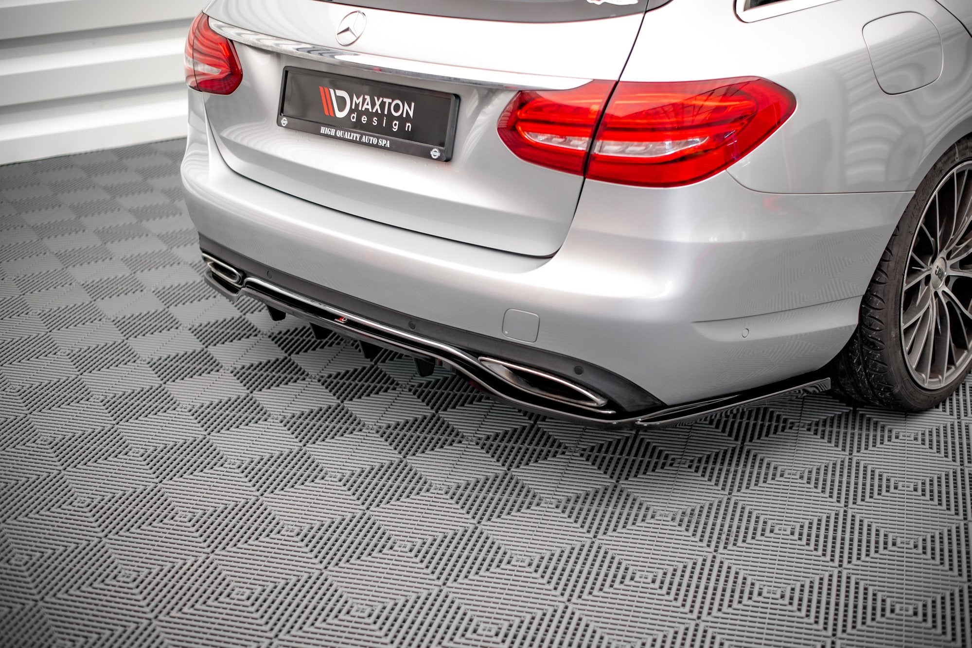 Central Rear Splitter (with vertical bars) Mercedes-Benz C W205