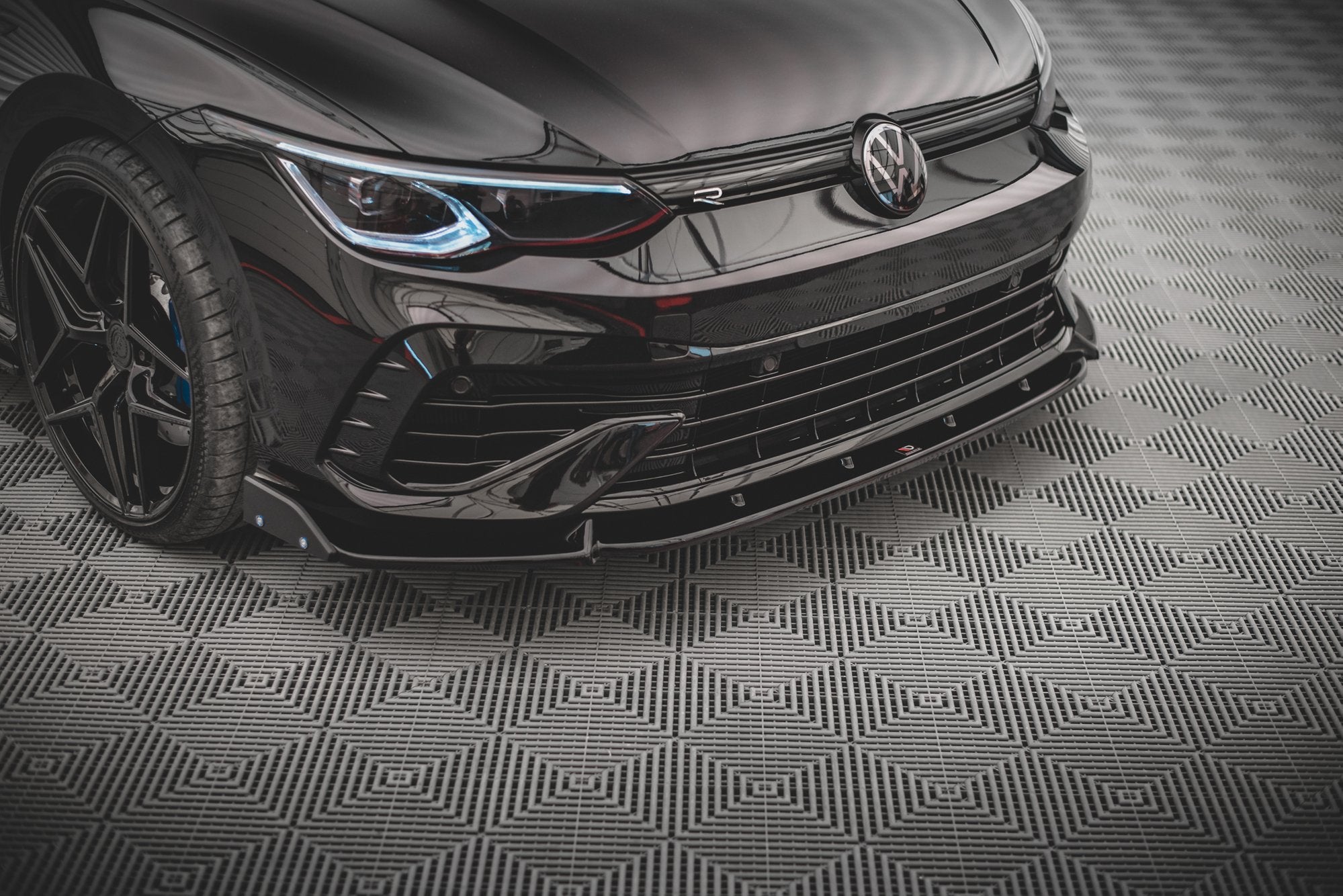 Front Splitter V.2 + Flaps Volkswagen Golf R Mk8