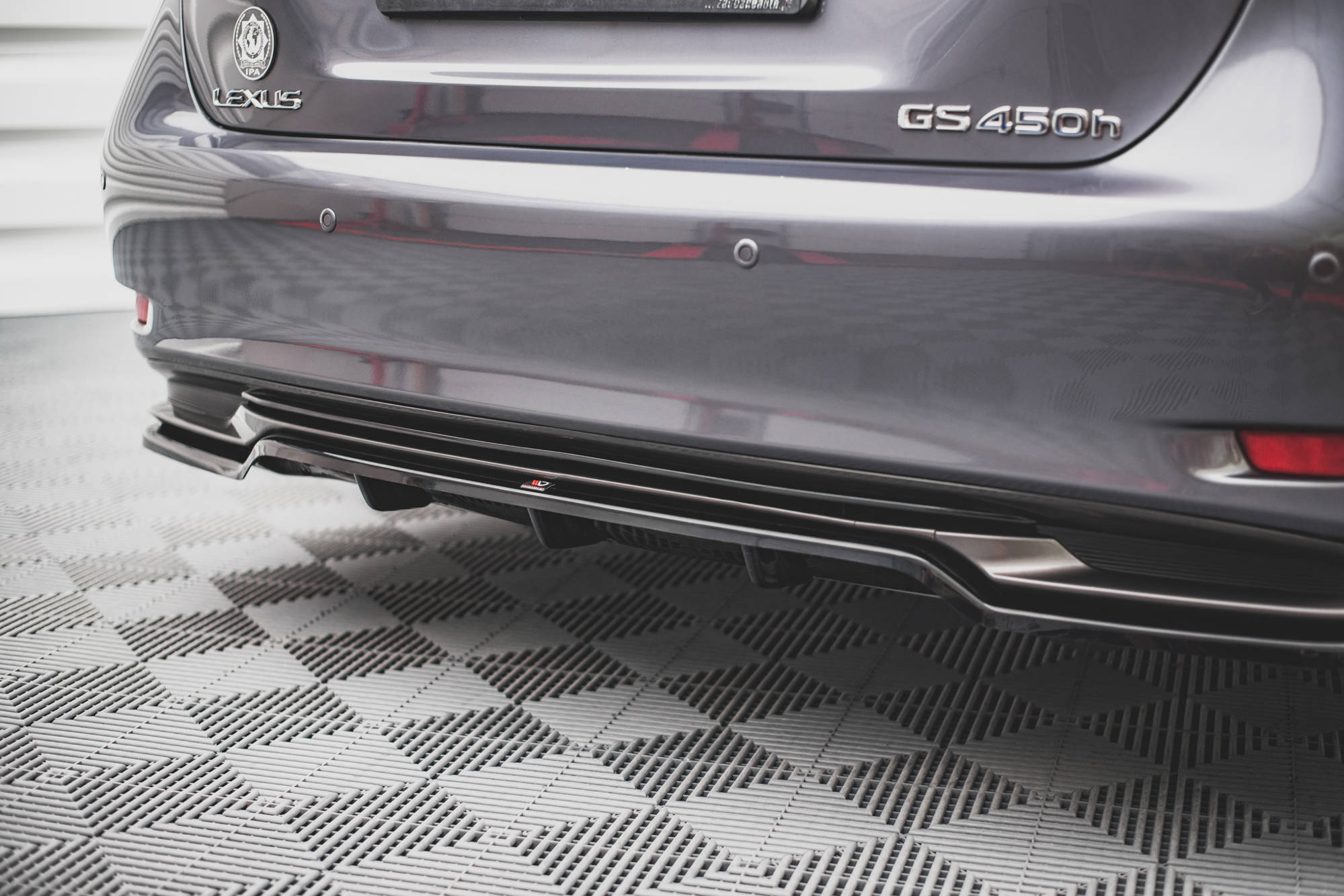 Central Rear Splitter (with vertical bars) Lexus GS F Sport Hybrid Mk4 (L10)