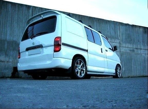 REAR SPOILER TOYOTA HIACE