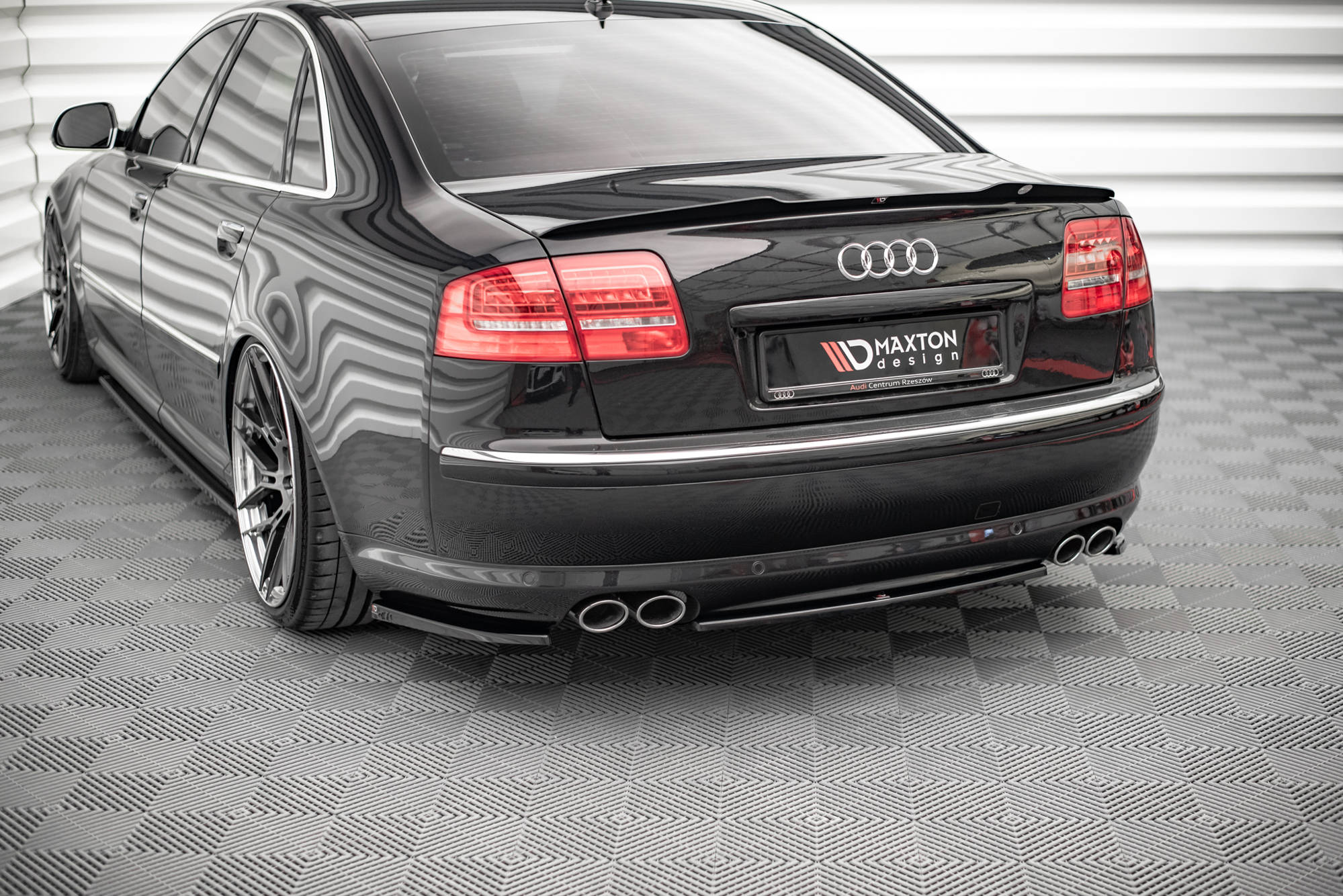 Central Rear Splitter for Audi S8 D3