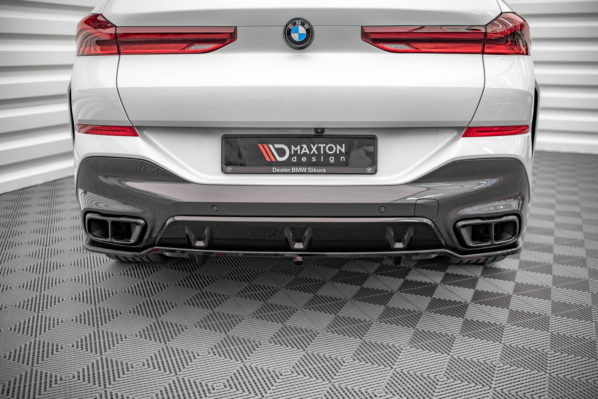 Central Rear Splitter (with vertical bars) V.1 BMW X6 M-Pack G06