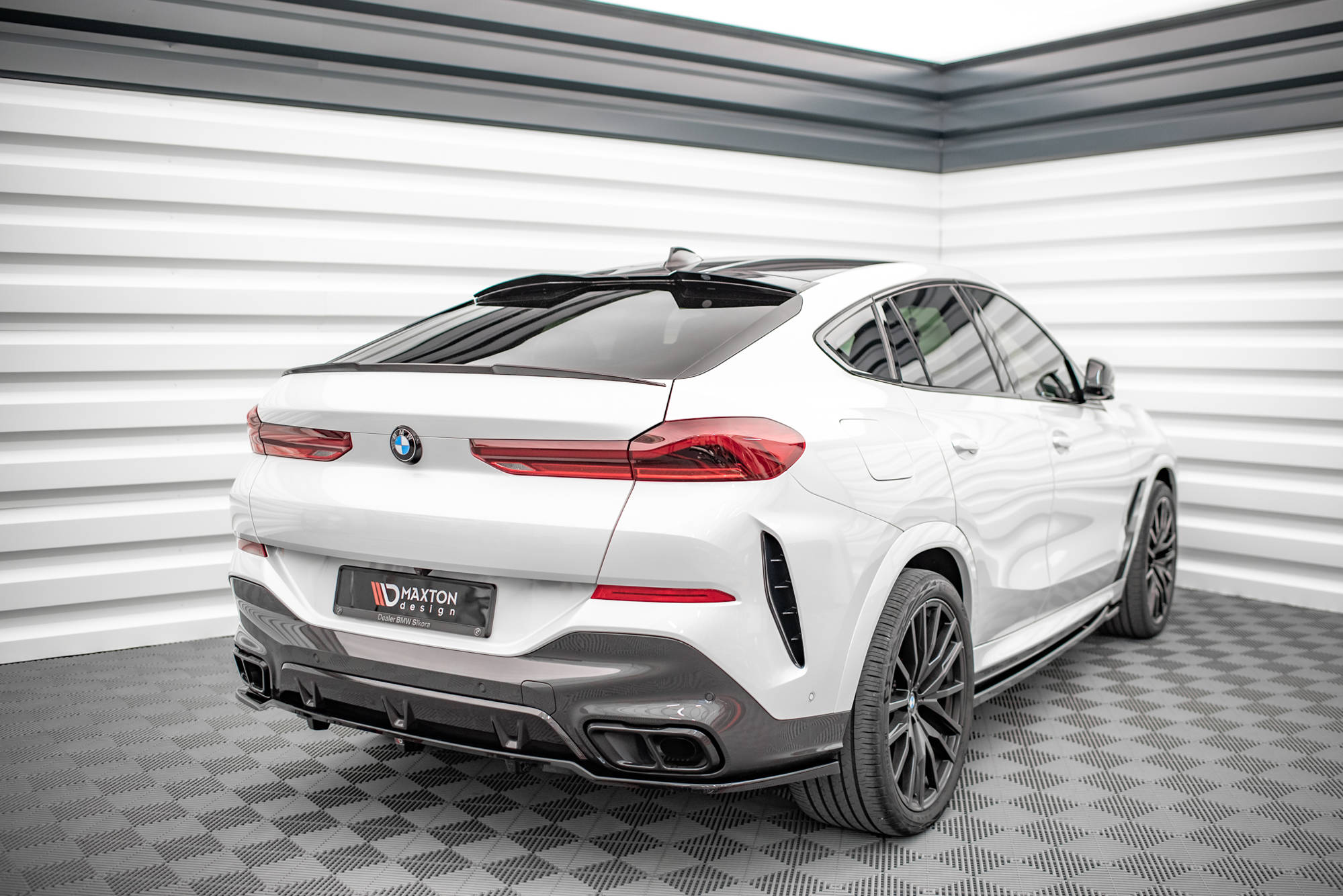 Central Rear Splitter (with vertical bars) V.1 BMW X6 M-Pack G06