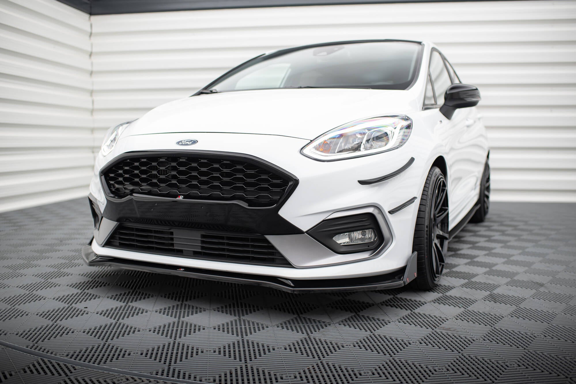 Front Splitter V.4 + Flaps Ford Fiesta ST / ST-Line