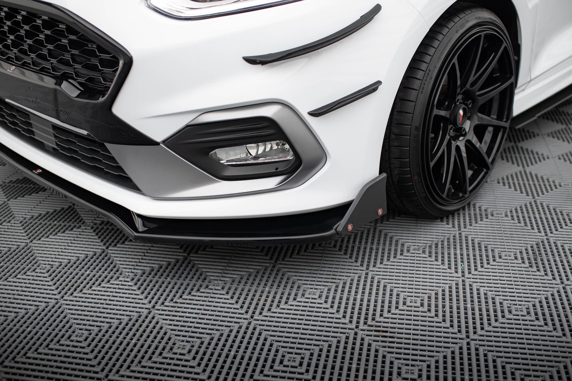 Front Splitter V.4 + Flaps Ford Fiesta ST / ST-Line