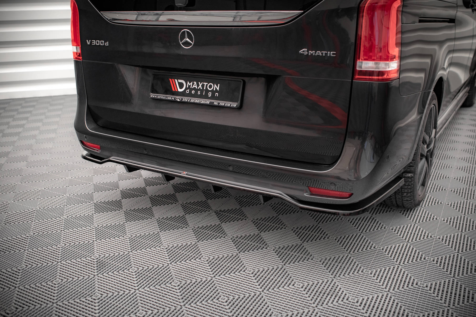 Central Rear Splitter (with vertical bars) Mercedes-Benz V-Class AMG-Line W447 Facelift