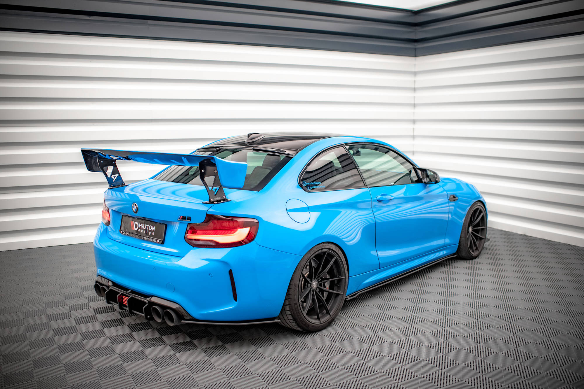 The extension of the rear window BMW M2 F87