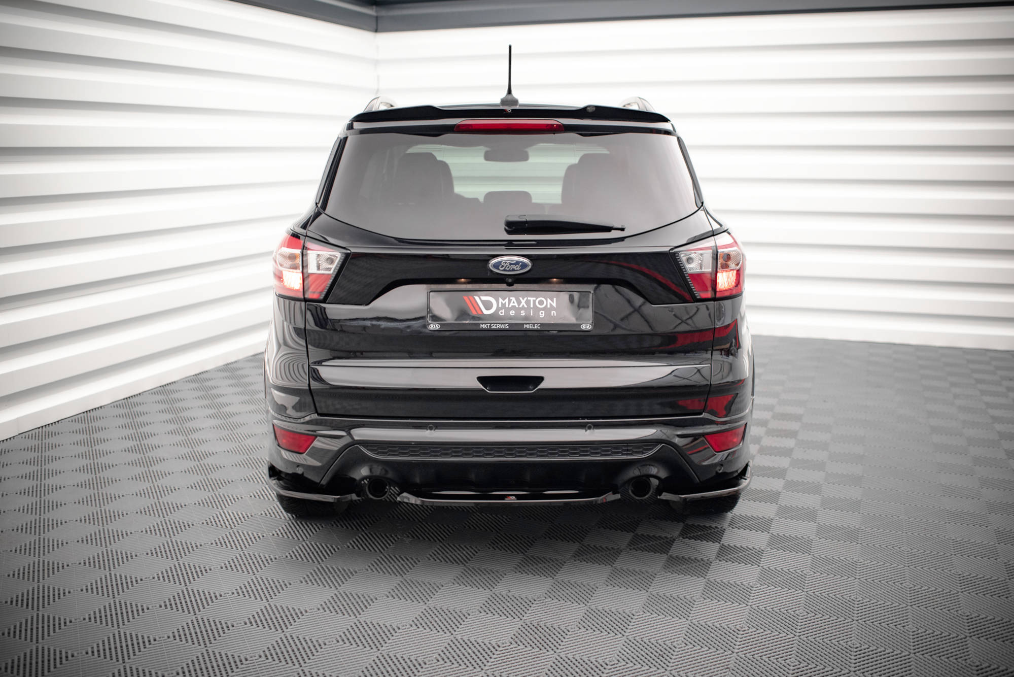 Central Rear Splitter for Ford Escape ST-Line Mk3