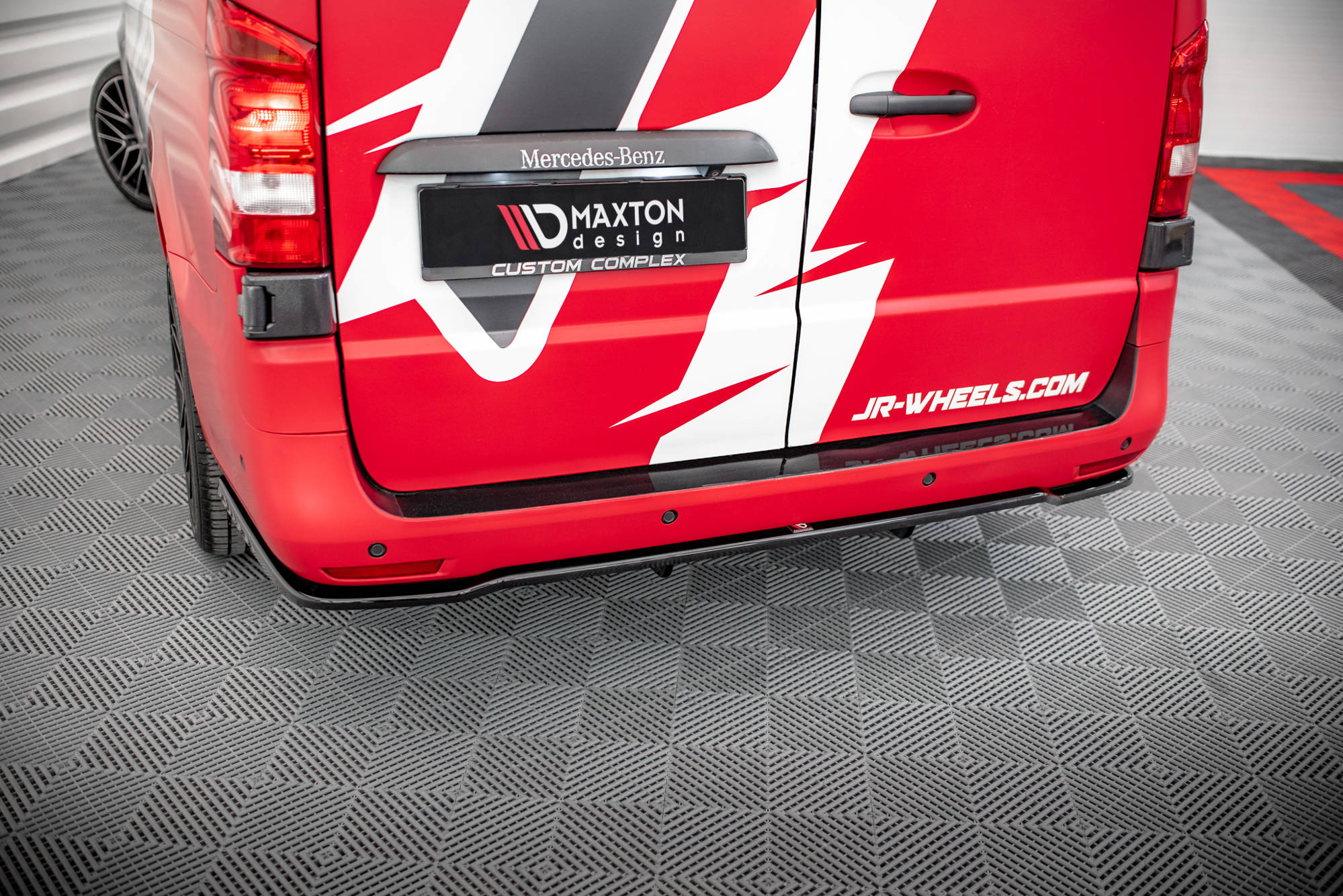 Central Rear Splitter (with vertical bars) Mercedes-Benz Vito W447 Facelift