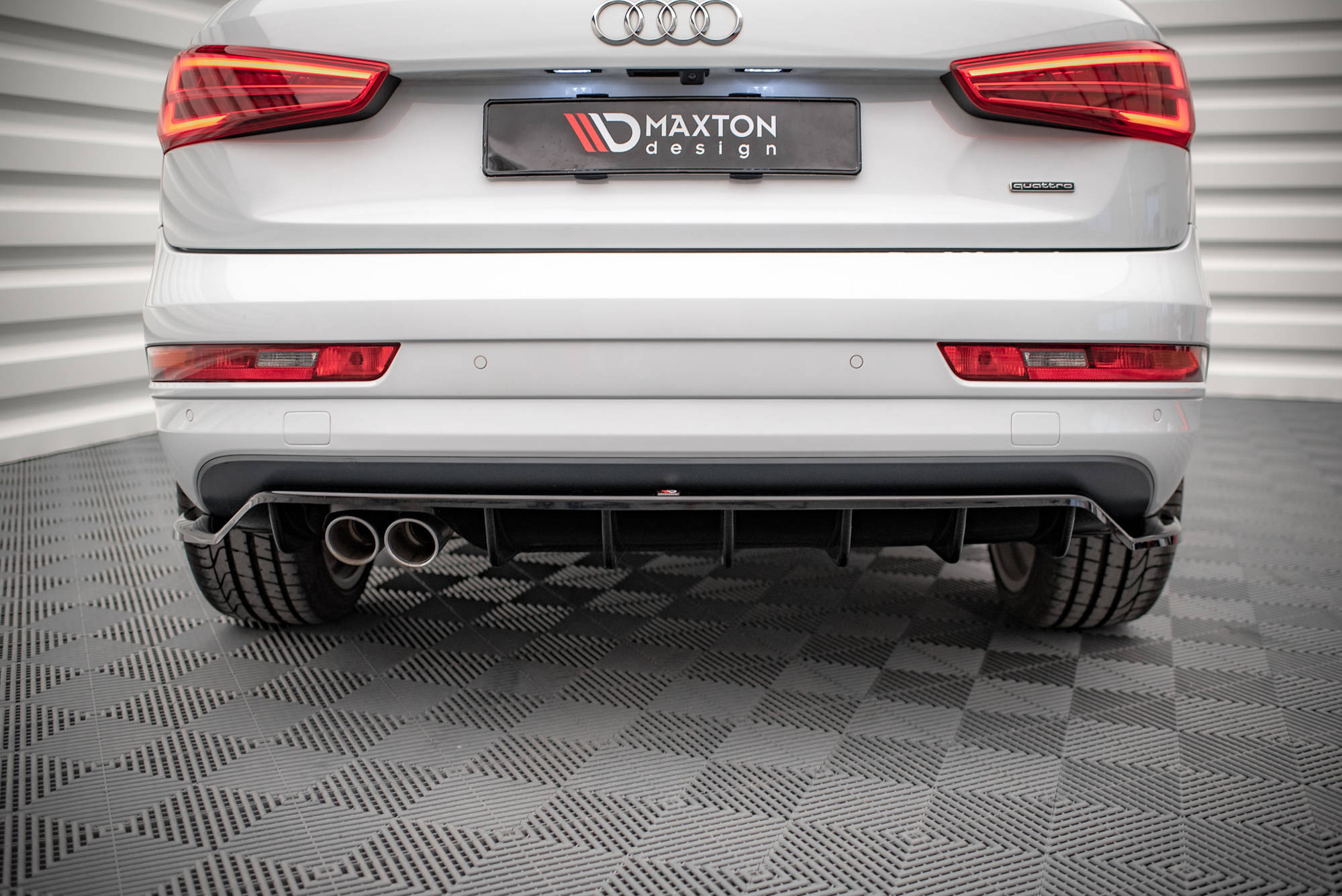 Central Rear Splitter (with vertical bars) Audi Q3 Sport 8U Facelift