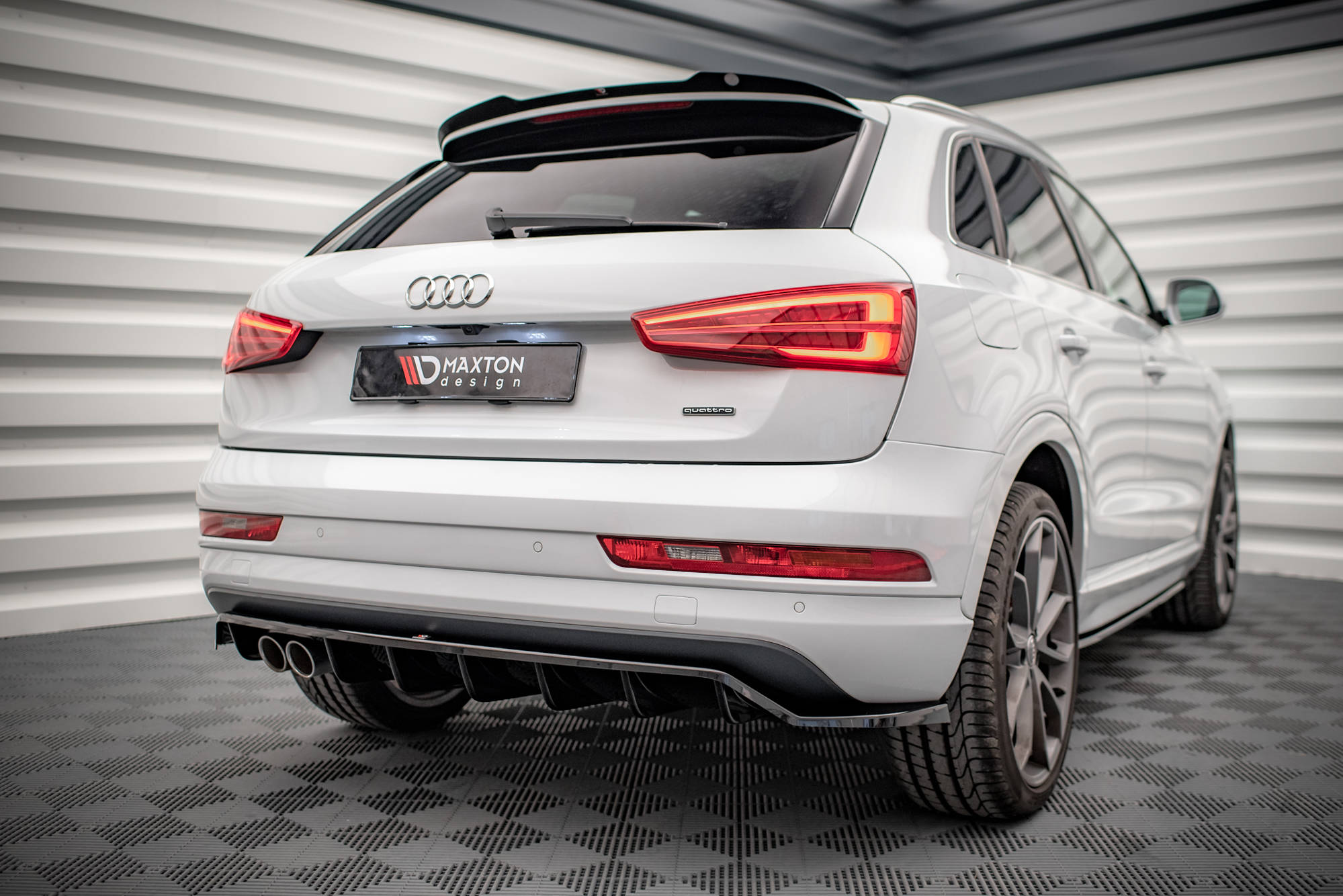 Central Rear Splitter (with vertical bars) Audi Q3 Sport 8U Facelift