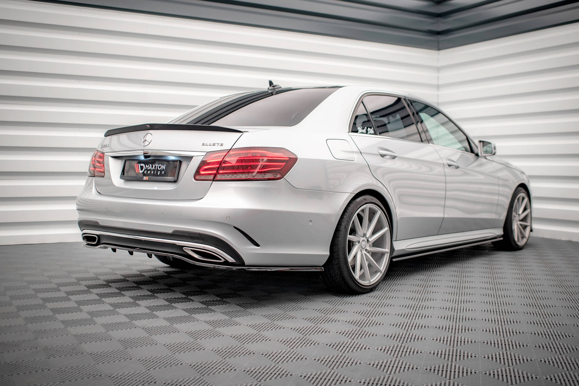 Central Rear Splitter (with vertical bars) Mercedes-Benz E AMG-Line Sedan W212 Facelift