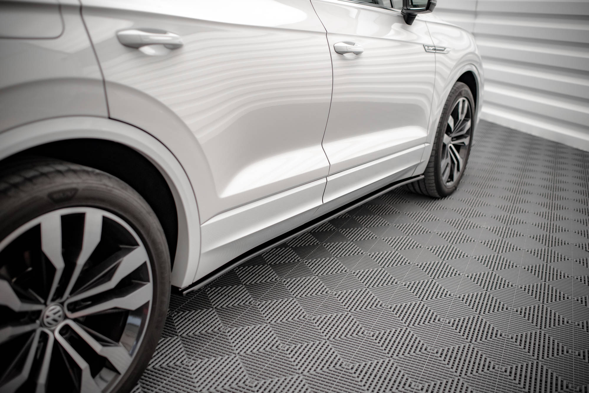 Side Skirts Diffusers Volkswagen Touareg R-line Mk3