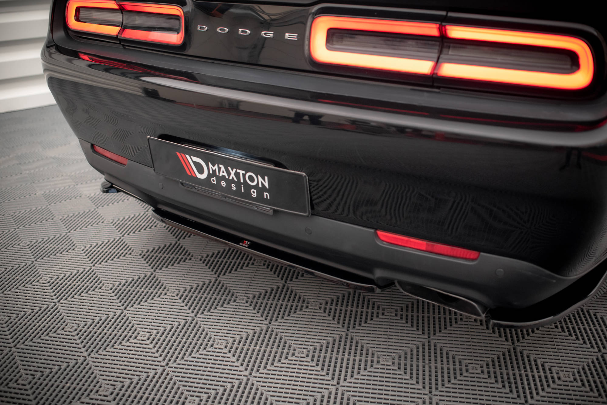 Central Rear Splitter for Dodge Challenger RT Mk3 Facelift