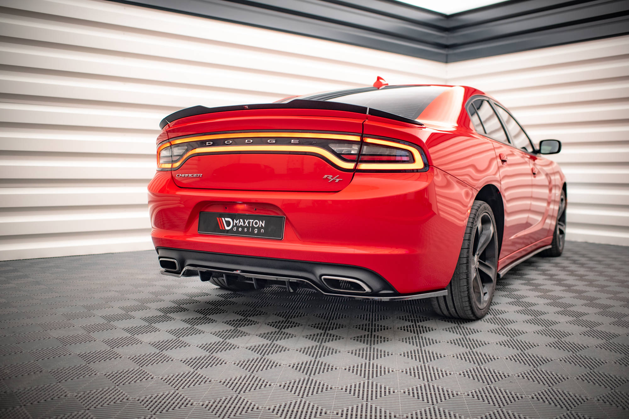 Central Rear Splitter (with vertical bars) Dodge Charger RT Mk7 Facelift