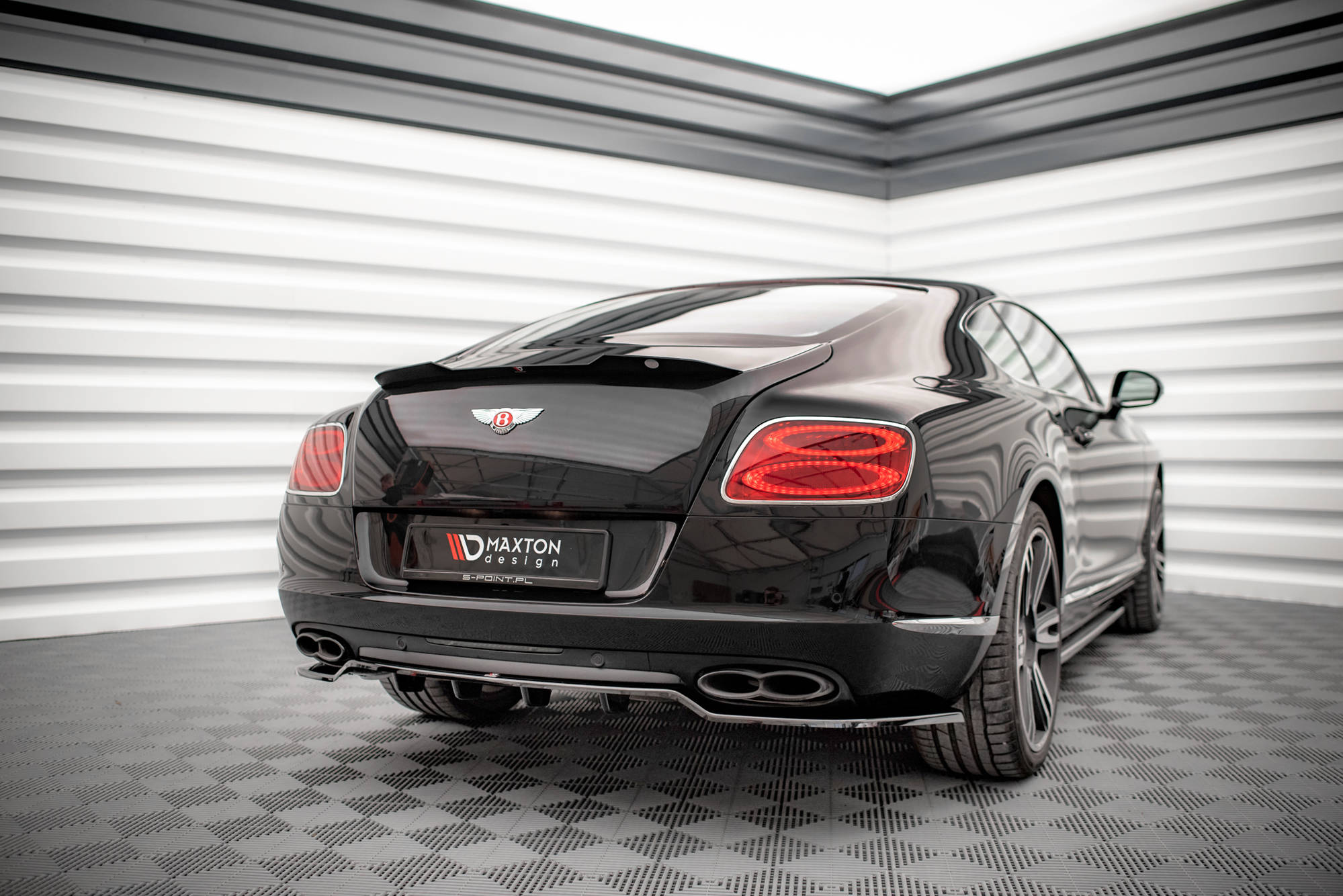 Central Rear Splitter (with vertical bars) Bentley Continental GT V8 S Mk2