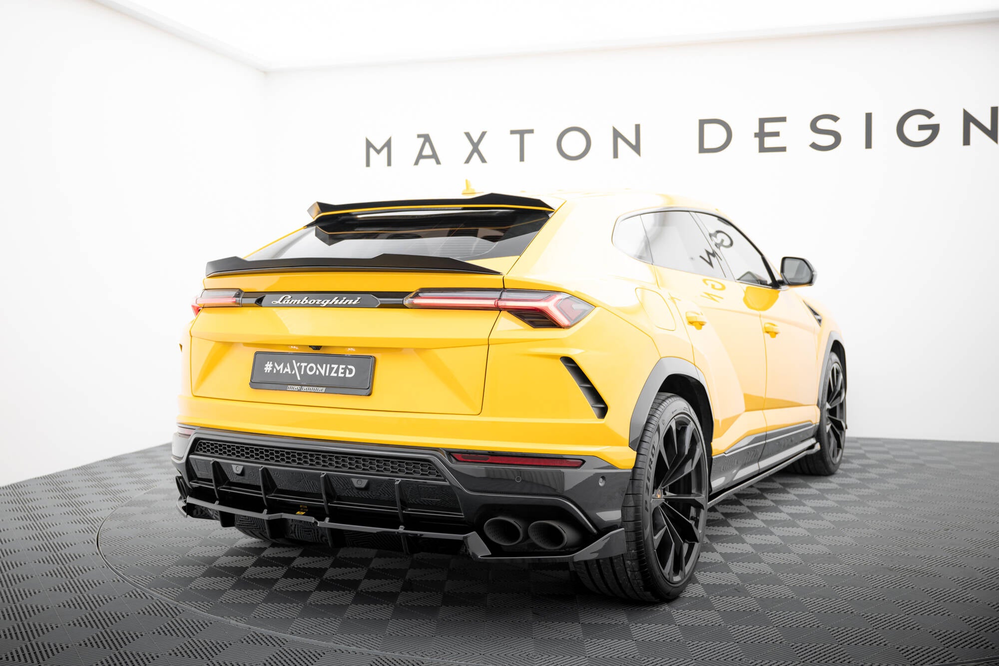 Rear Splitter (with vertical bars) Lamborghini Urus Mk1