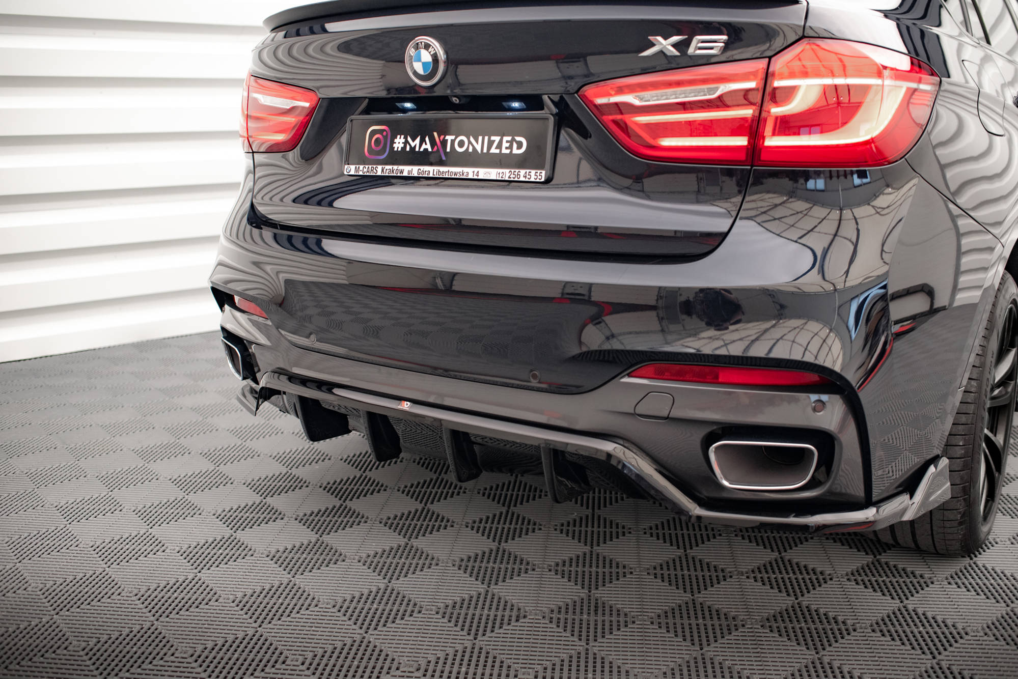 Central Rear Splitter (with vertical bars) BMW X6 M-Pack F16