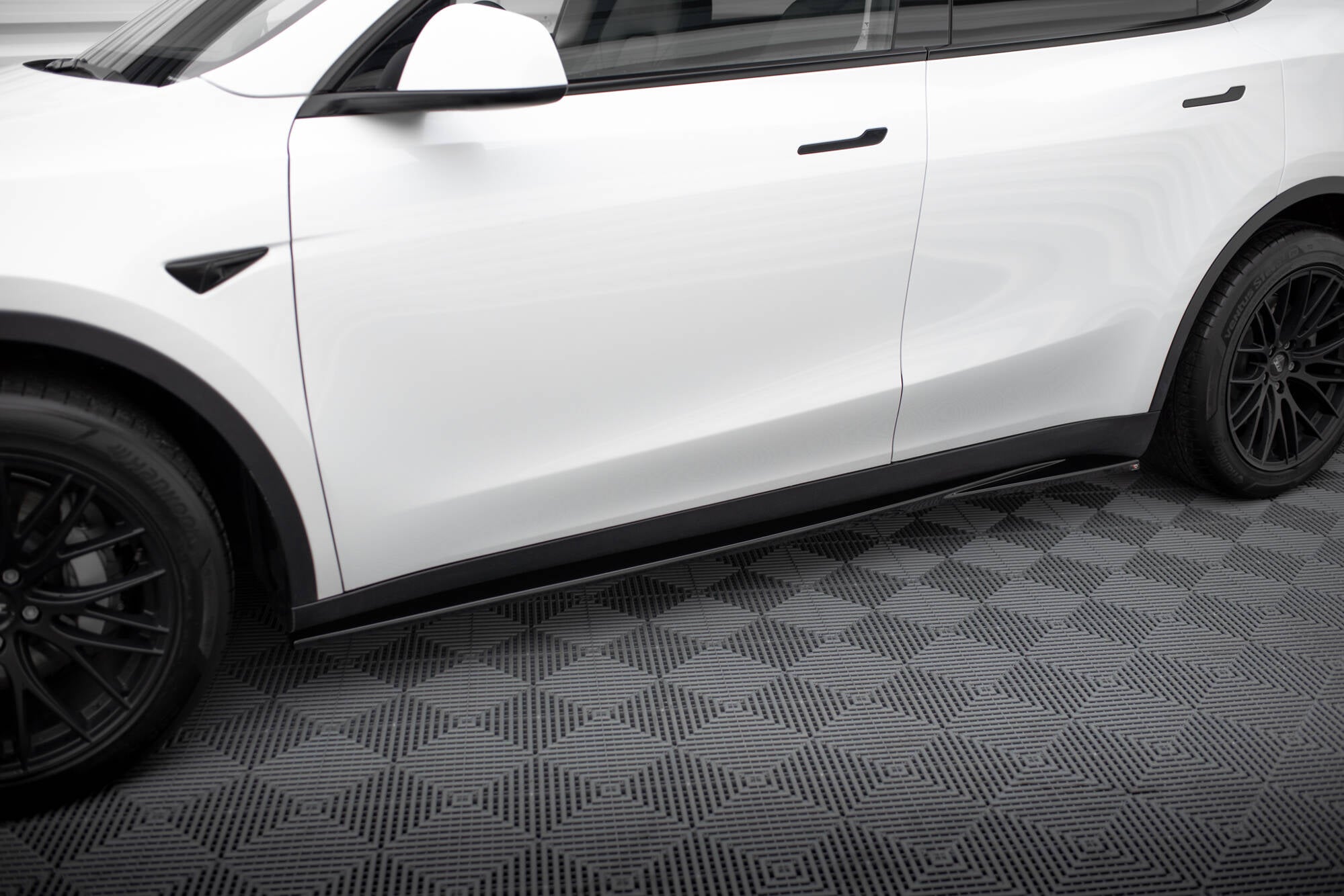 Side Skirts Diffusers V.1 Tesla Model Y