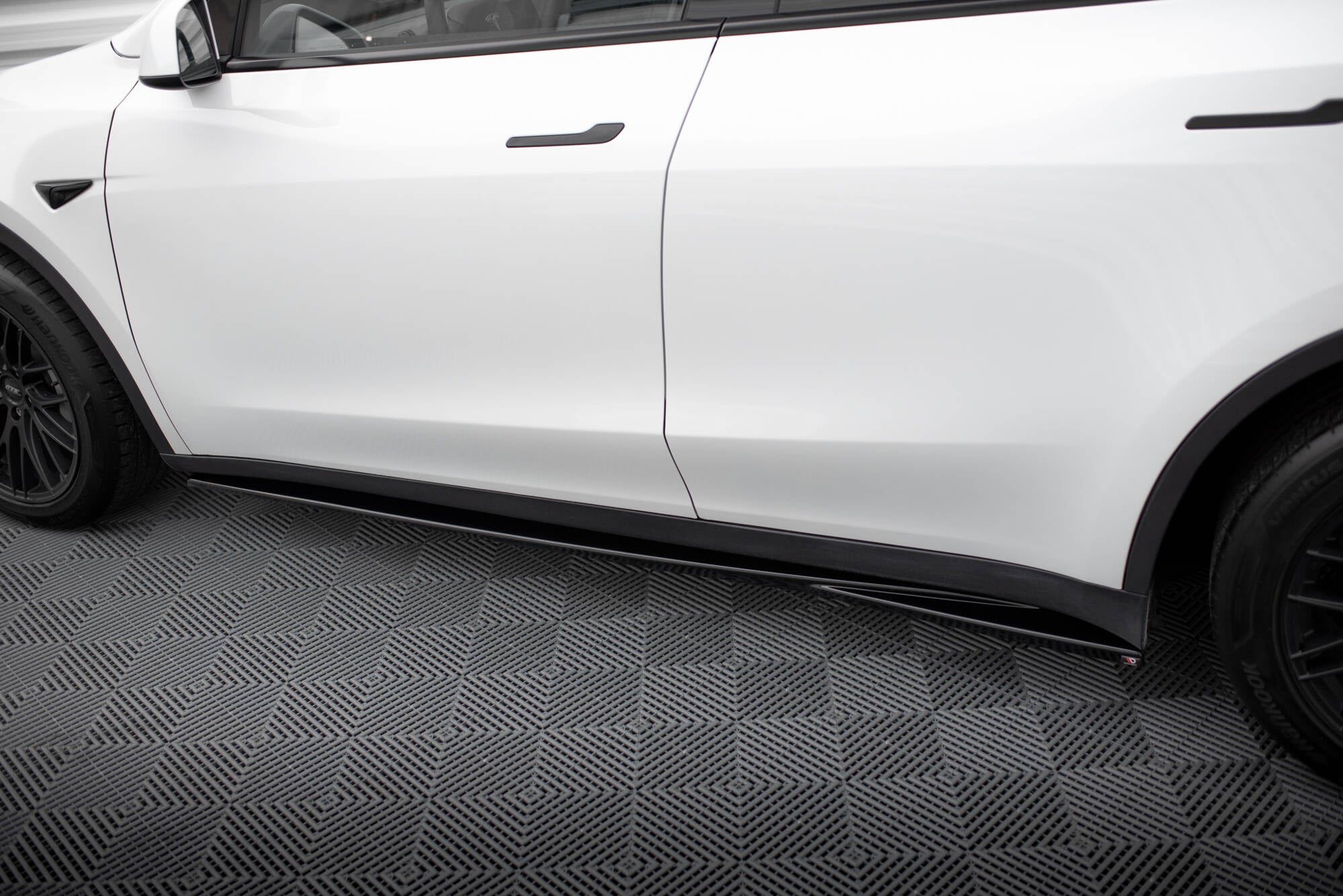 Side Skirts Diffusers V.1 Tesla Model Y