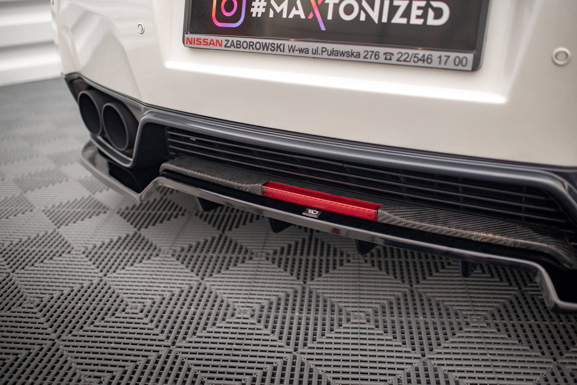 Central Rear Splitter + Flaps for Nissan GTR R35 Facelift