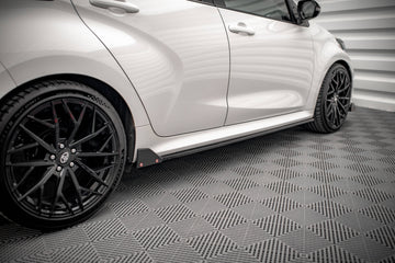 Side Skirts Diffusers  V.1 + Flaps Toyota Yaris Mk4 - 0