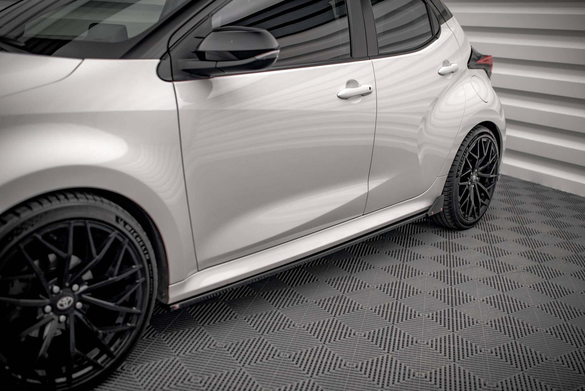 Side Skirts Diffusers  V.1+ Flaps Toyota Yaris Mk4