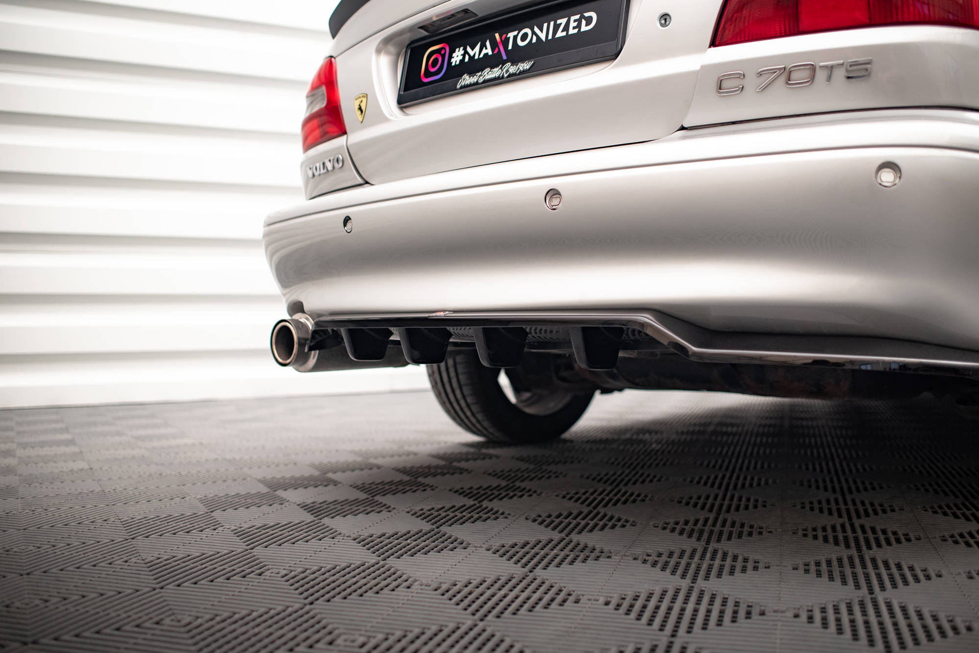 Central Rear Splitter (with vertical bars) Volvo C70 Mk1