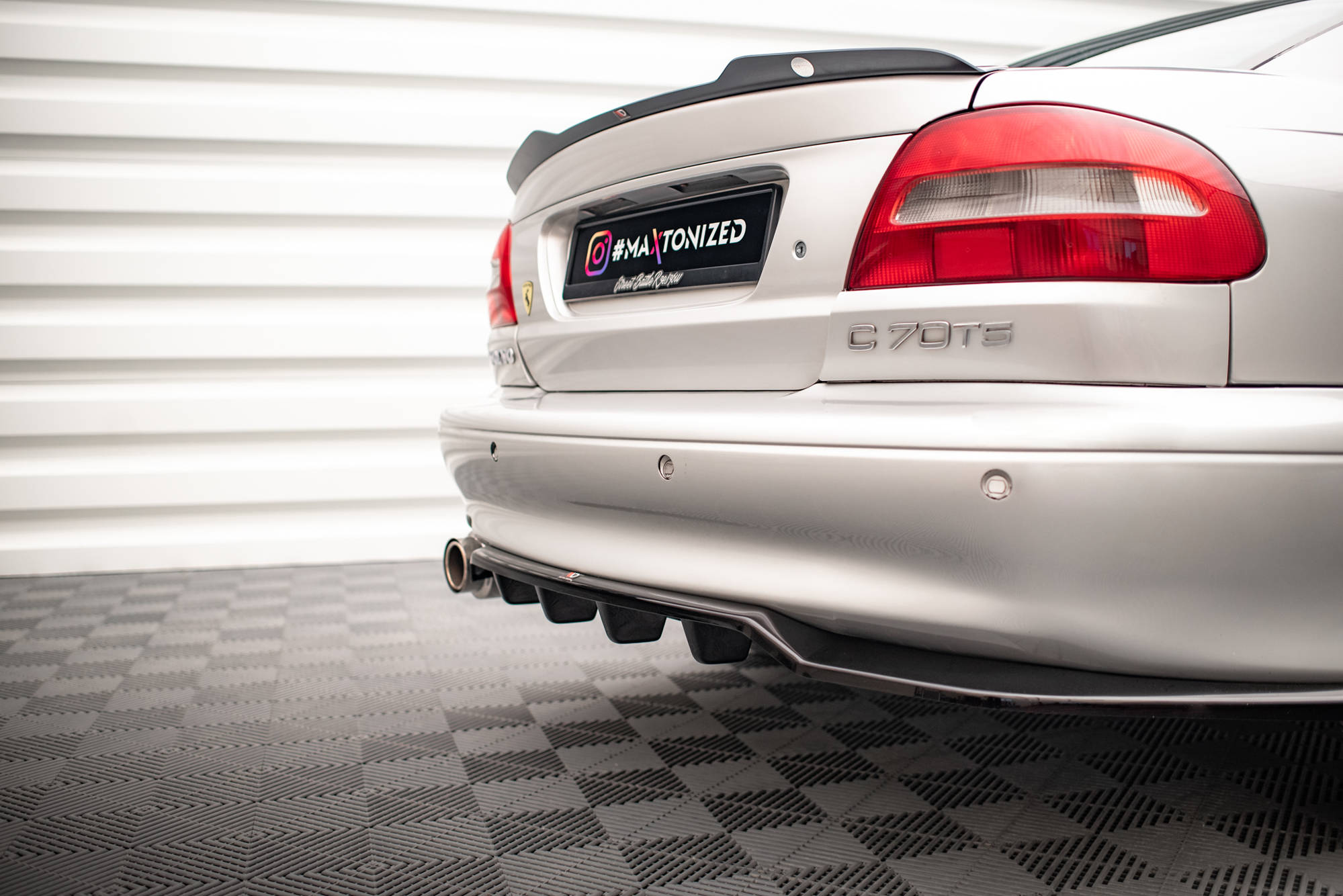 Central Rear Splitter (with vertical bars) Volvo C70 Mk1