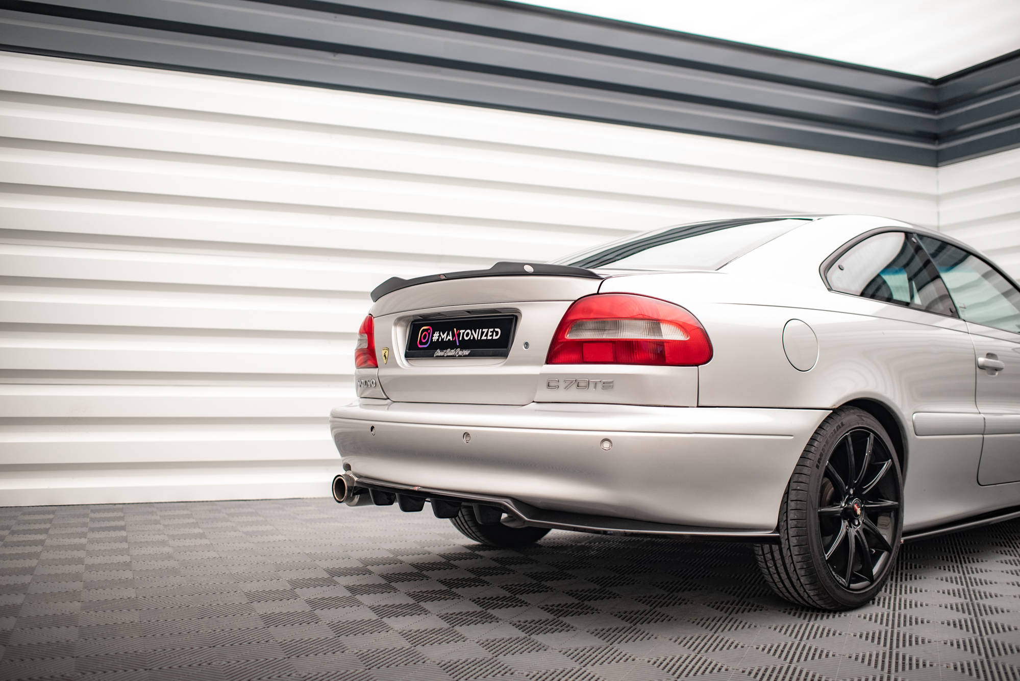 Central Rear Splitter (with vertical bars) Volvo C70 Mk1