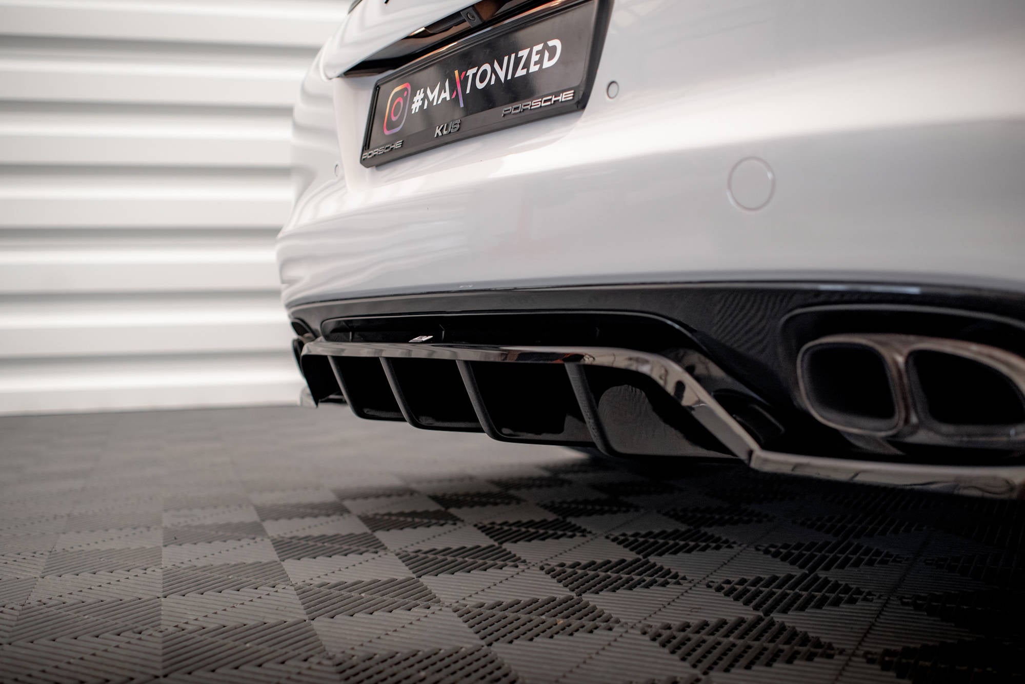 Rear Splitter (with vertical bars) Porsche Panamera Turbo 970