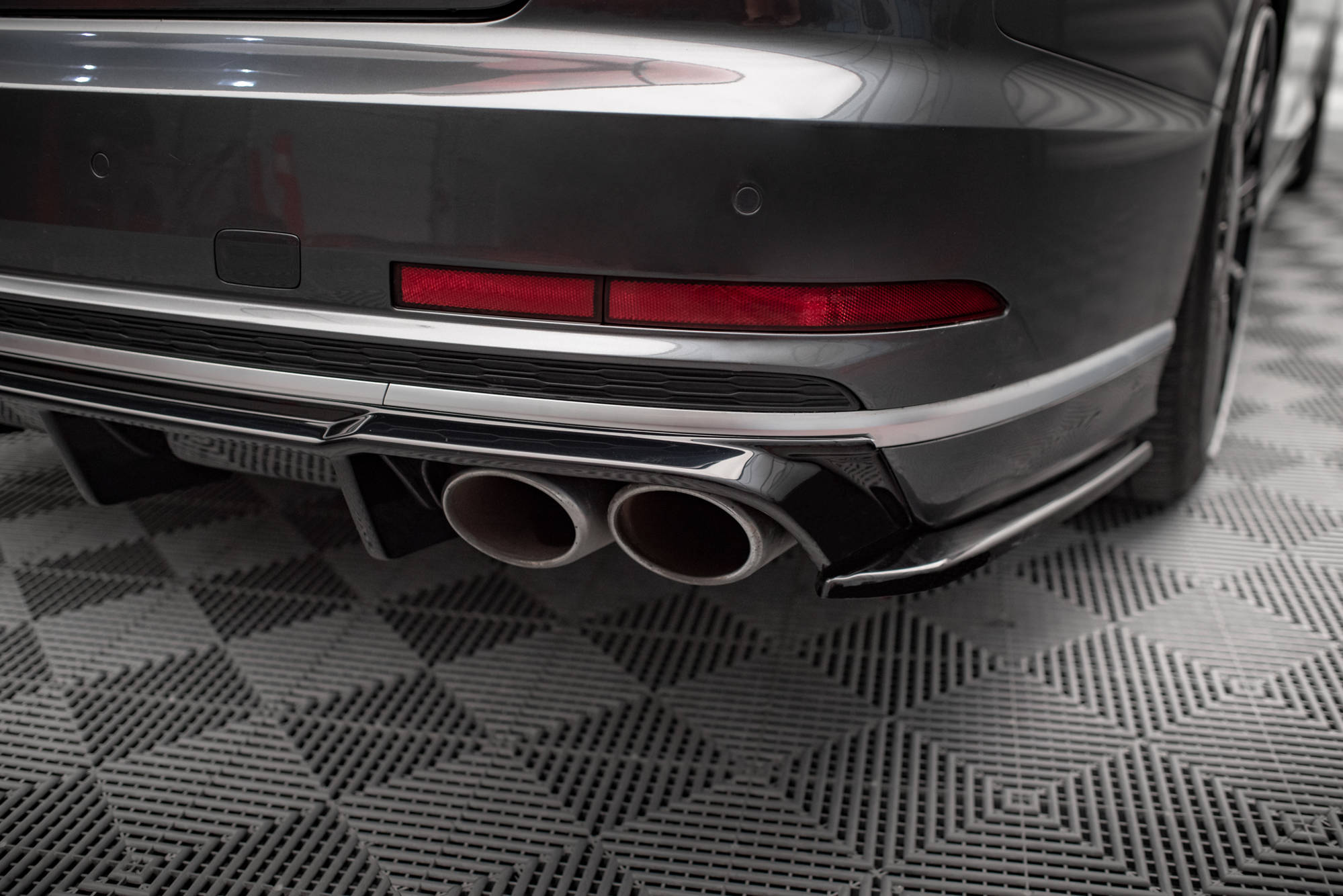 Rear Side Splitters V.2 Audi S8 D5