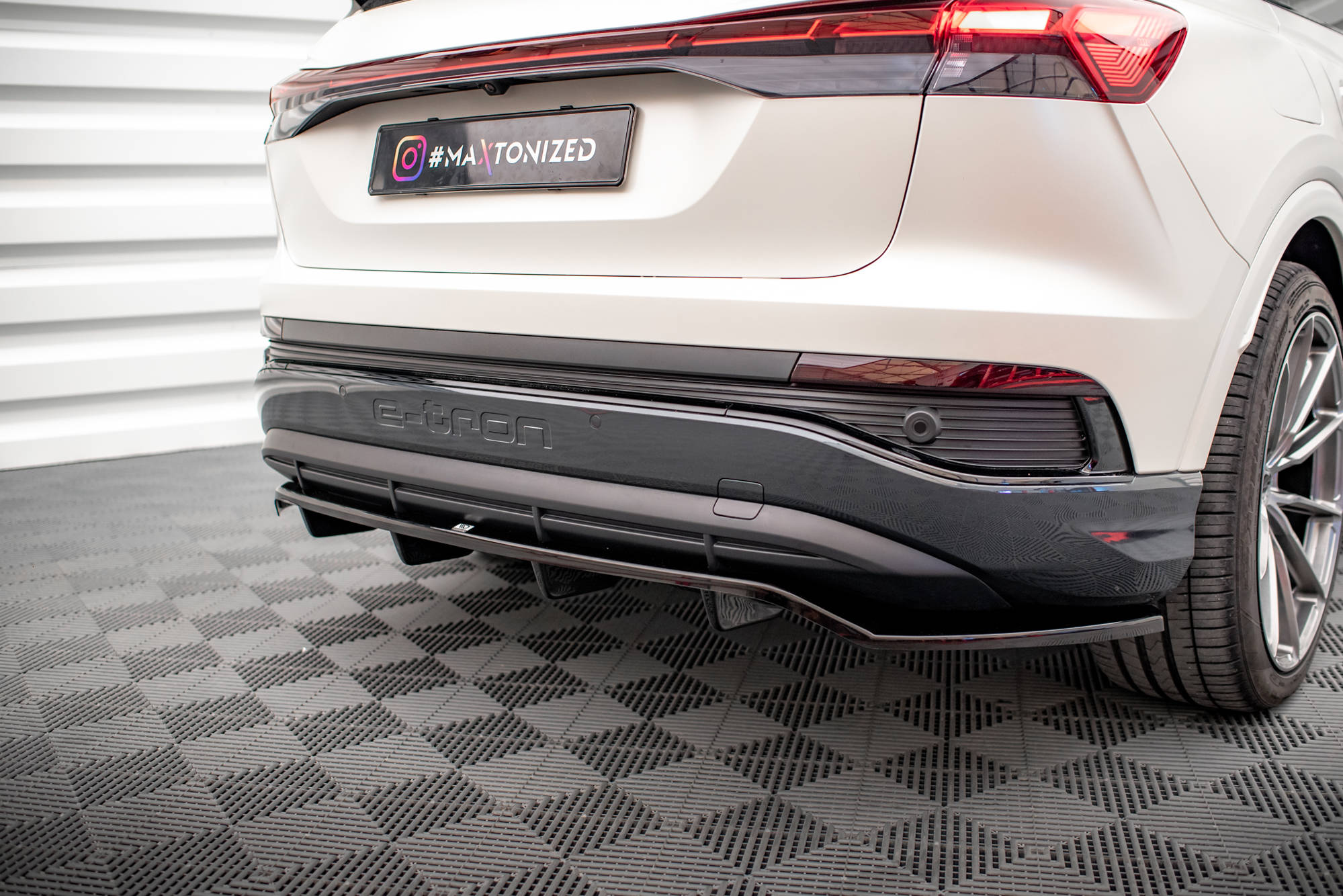 Rear Splitter (with vertical bars) Audi Q4 e-tron Sportback S-line Mk1