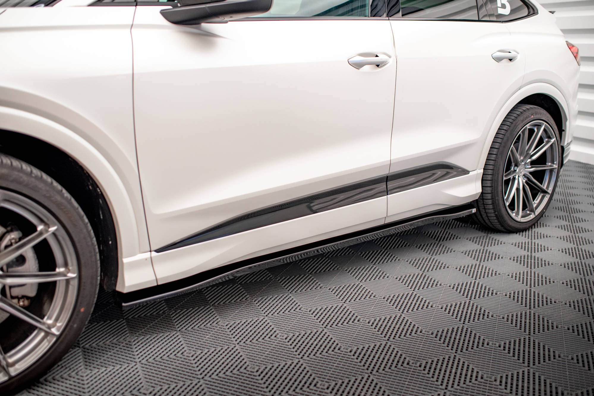 Side Skirts Diffusers Audi Q4 e-tron Sportback S-line Mk1