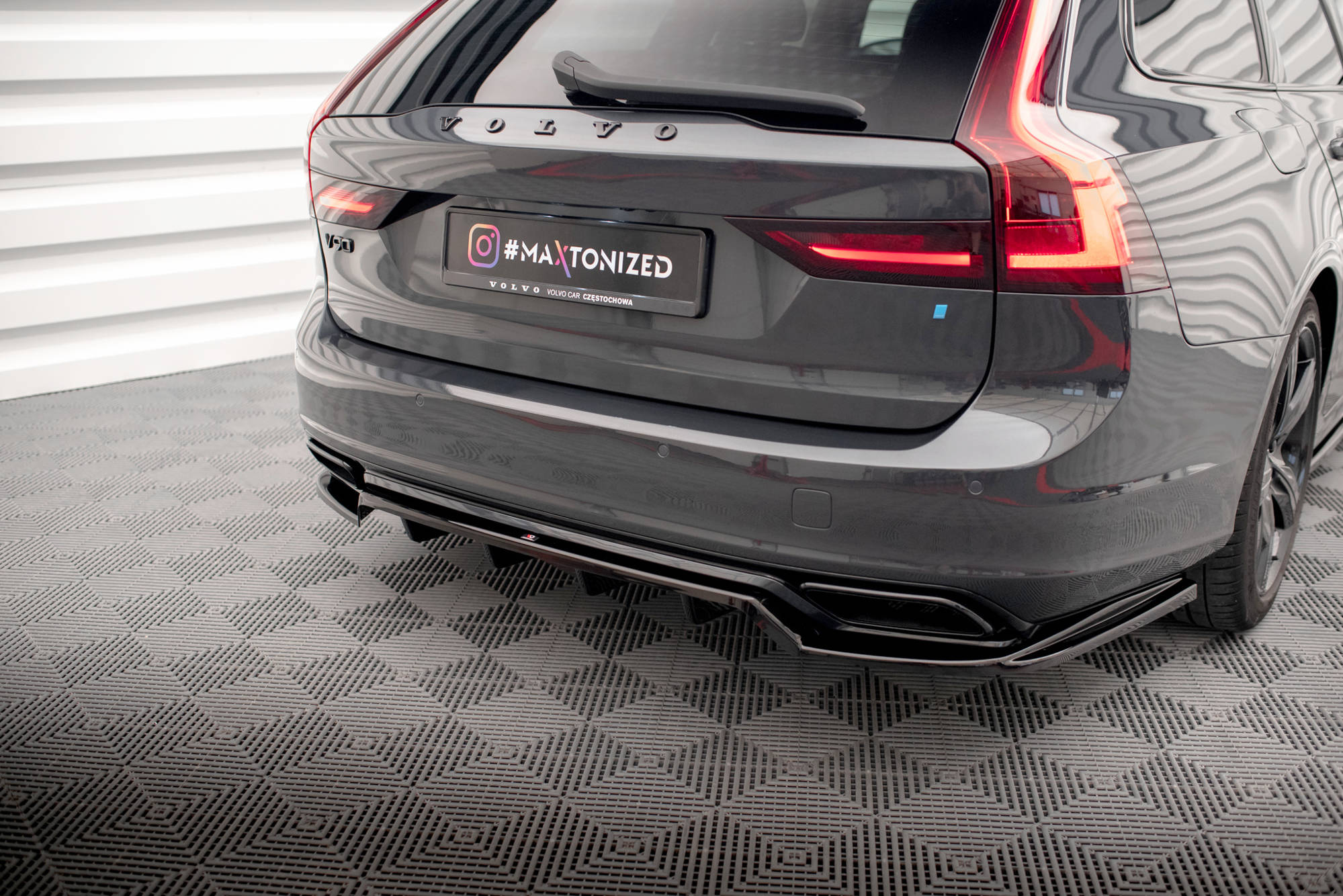 Rear Splitter (with vertical bars) Volvo V90 / S90 R-Design Mk2